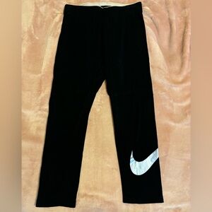 Nike Women’s 3/4 leggings
